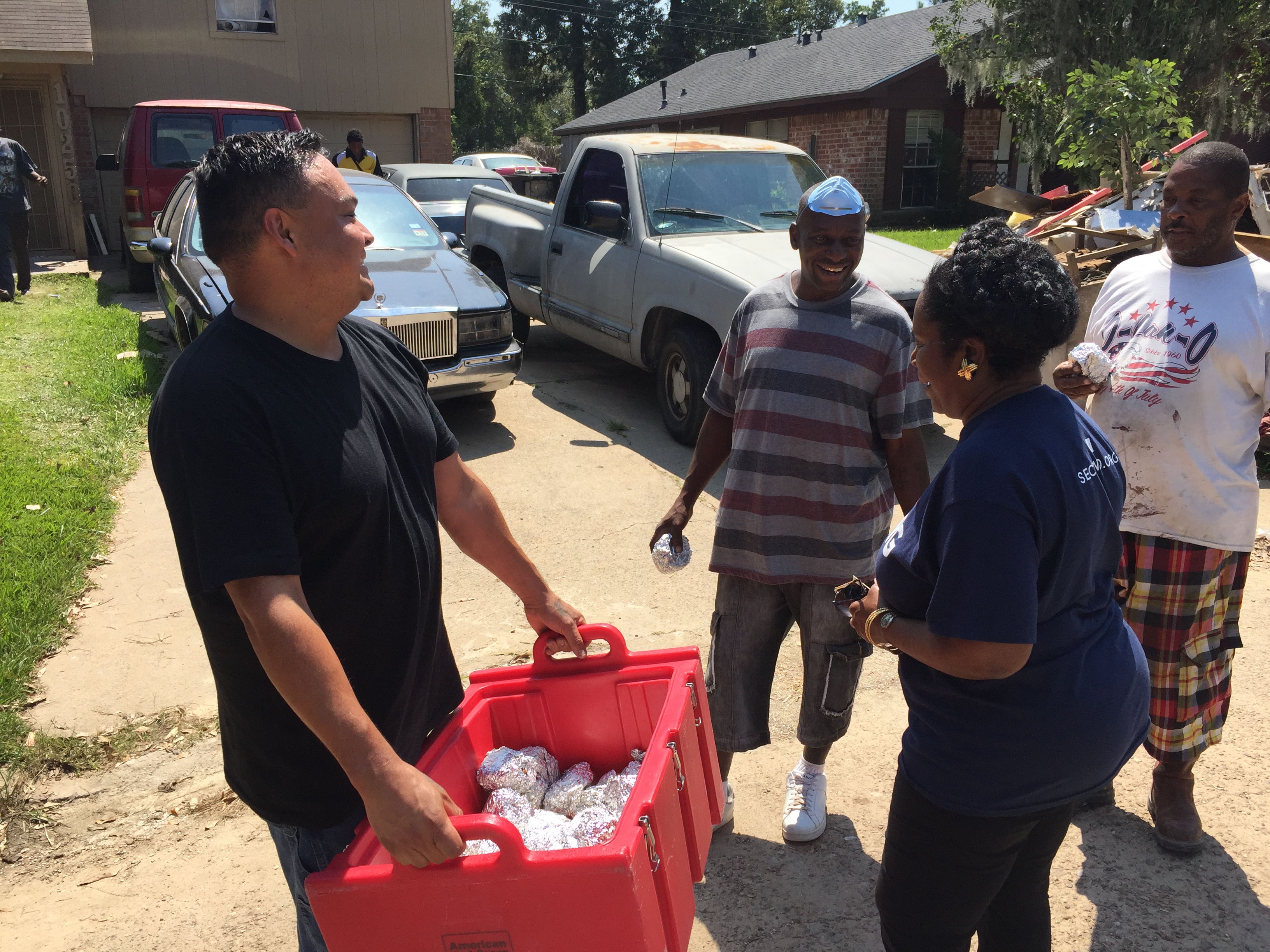 Local Dickey’s Crew Travel South to Give Aid to Those Affected by Hurricane Harvey